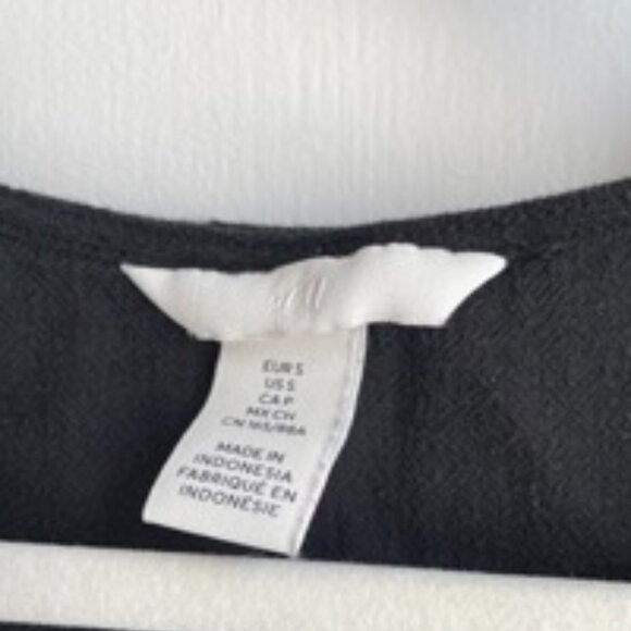 Black Dress - Picture 3 of 3